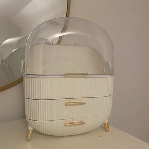 Makeup organizer for vanity